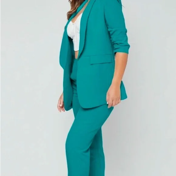 Gorgeous Pant Suit - Picture 2 of 6